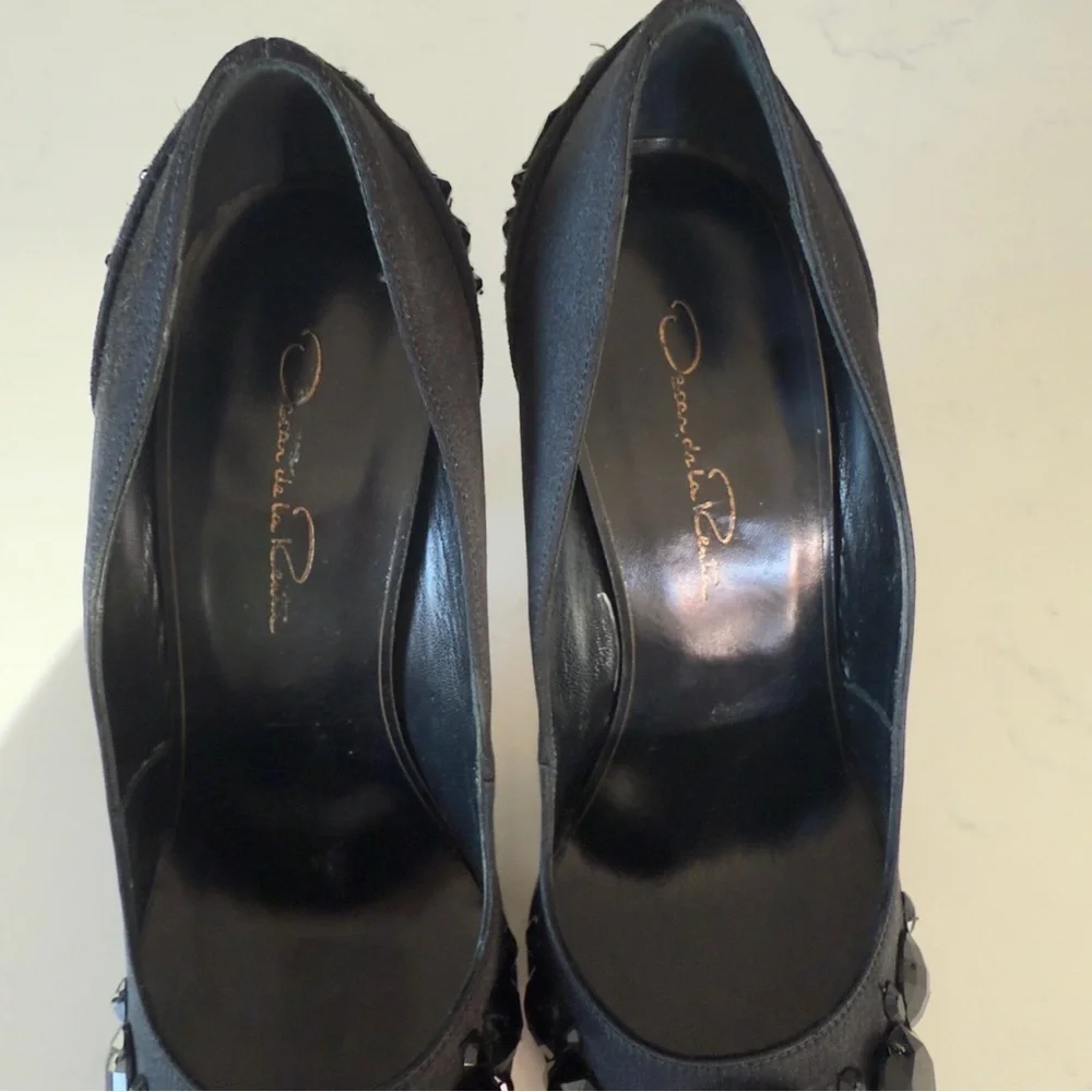 Oscar De La Renta Black Satin Crystal Embellished pointed toe pumps 36EU / 6US